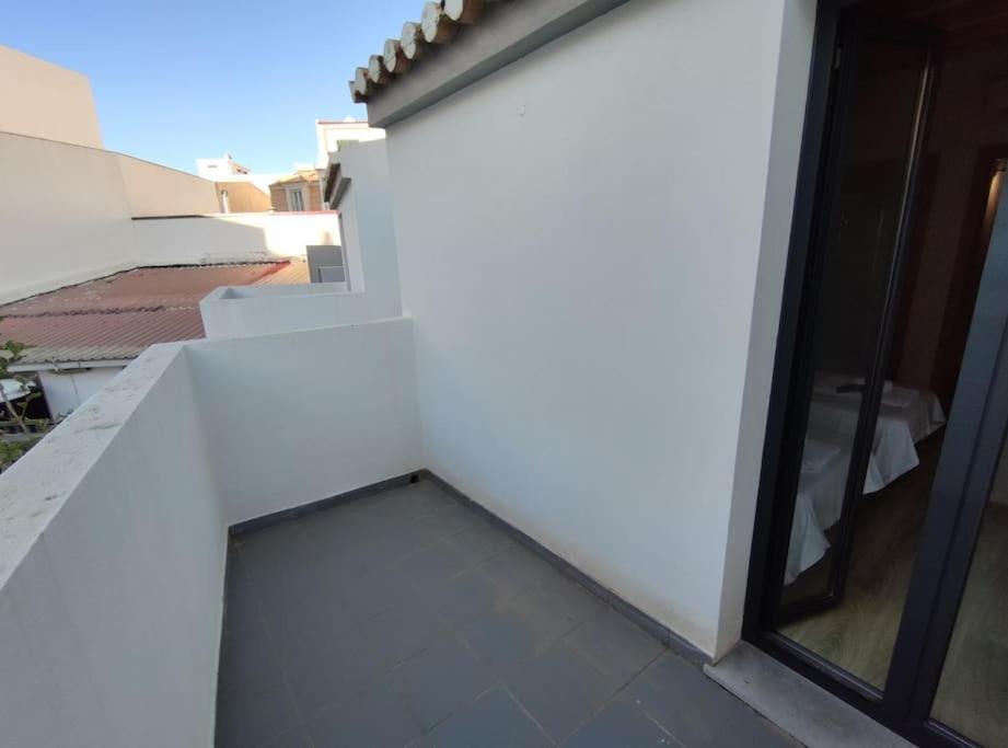 Typical House Faro Downtown Private Entrance Villa Bagian luar foto