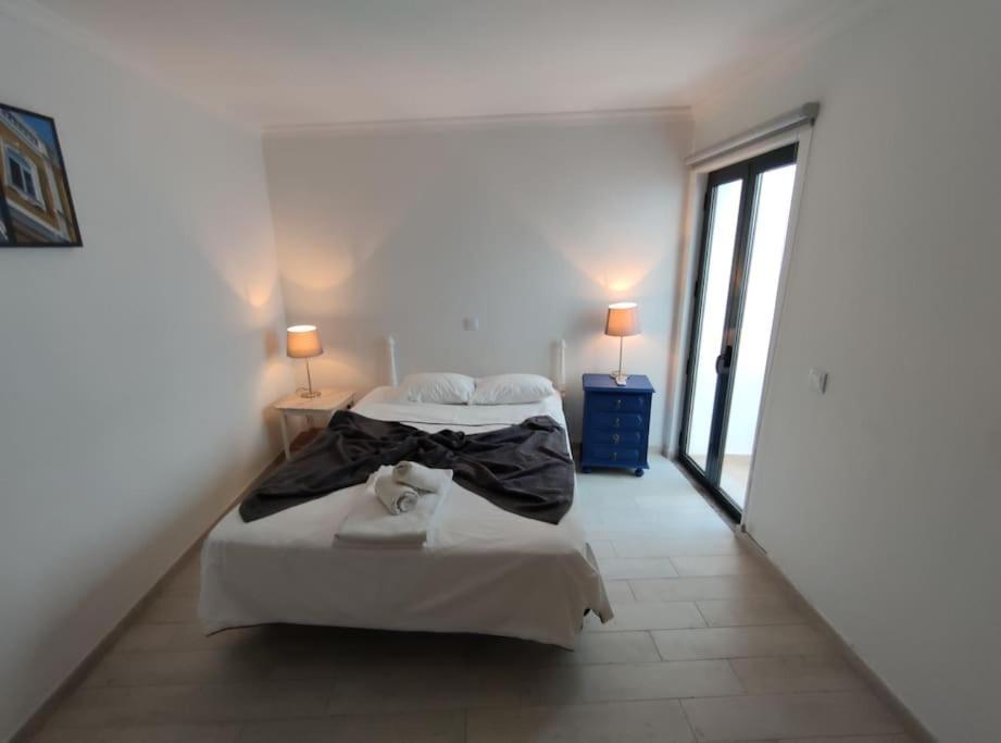 Typical House Faro Downtown Private Entrance Villa Bagian luar foto