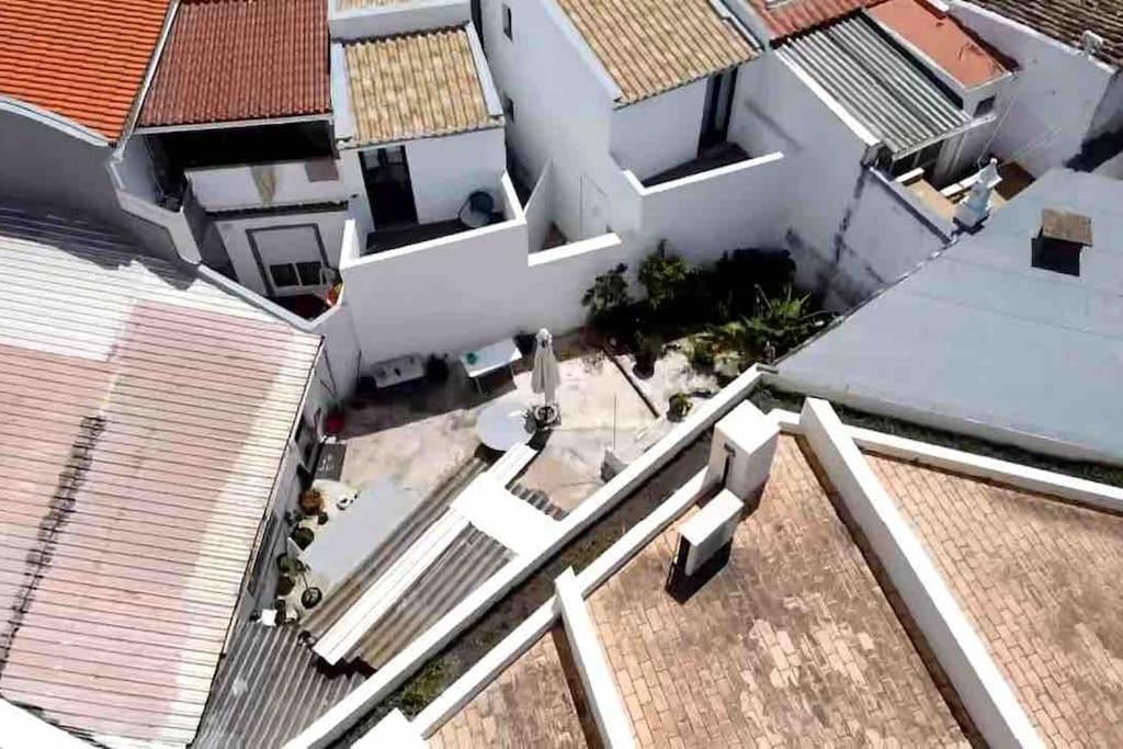 Typical House Faro Downtown Private Entrance Villa Bagian luar foto