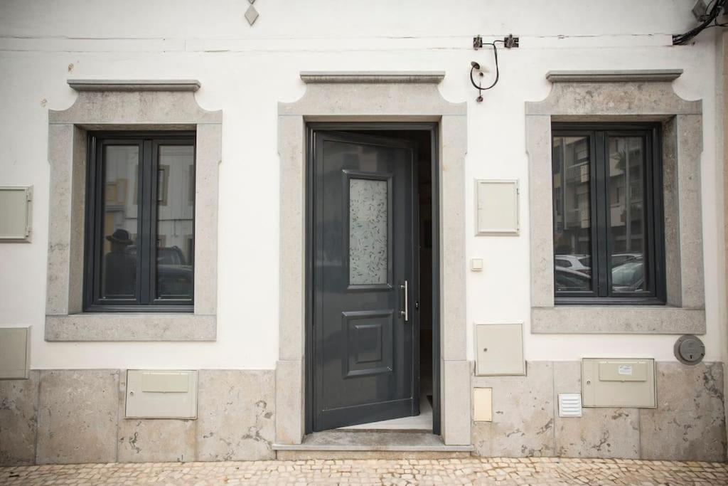 Typical House Faro Downtown Private Entrance Villa Bagian luar foto