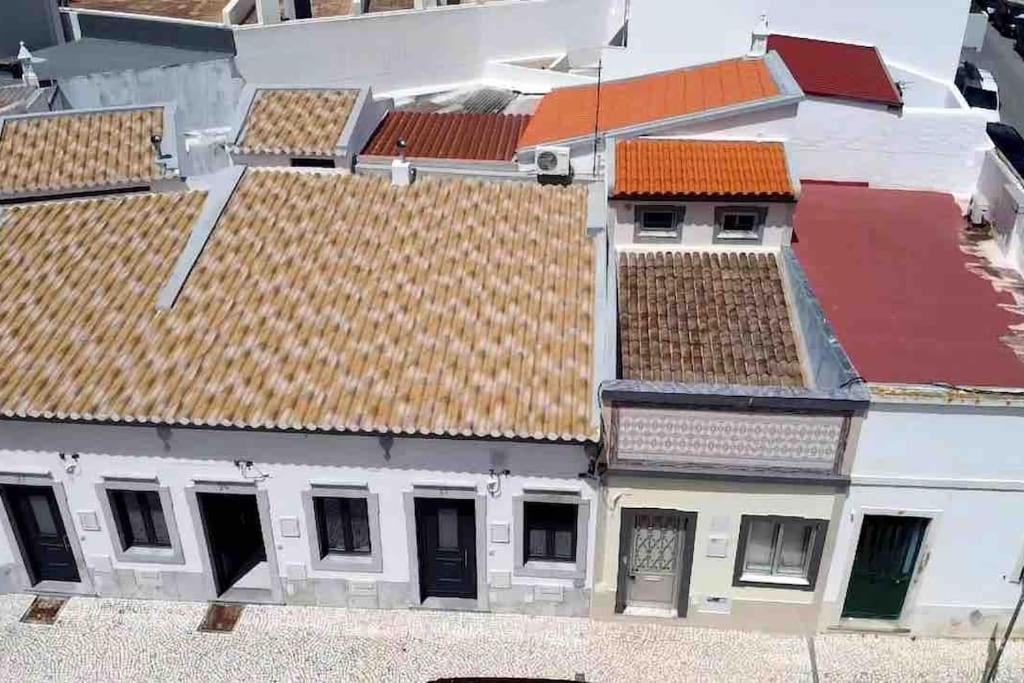 Typical House Faro Downtown Private Entrance Villa Bagian luar foto